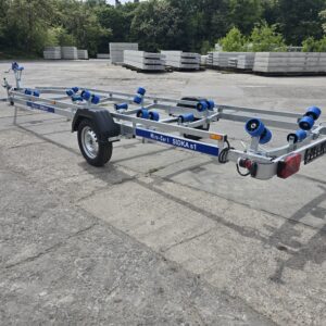 Bootsanhänger XXL, XL 750 kg, 6 Meter Boote, Lichtleiste, ungebremst, TÜV, Rollen, Kielrollen, Stützen, Winde, Windenstand