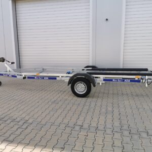 Ada, 1300 kg, Bootsanhänger, 6 Meter, Kielrolle, Längsträger, Rollen, Windenstand, gebremst.