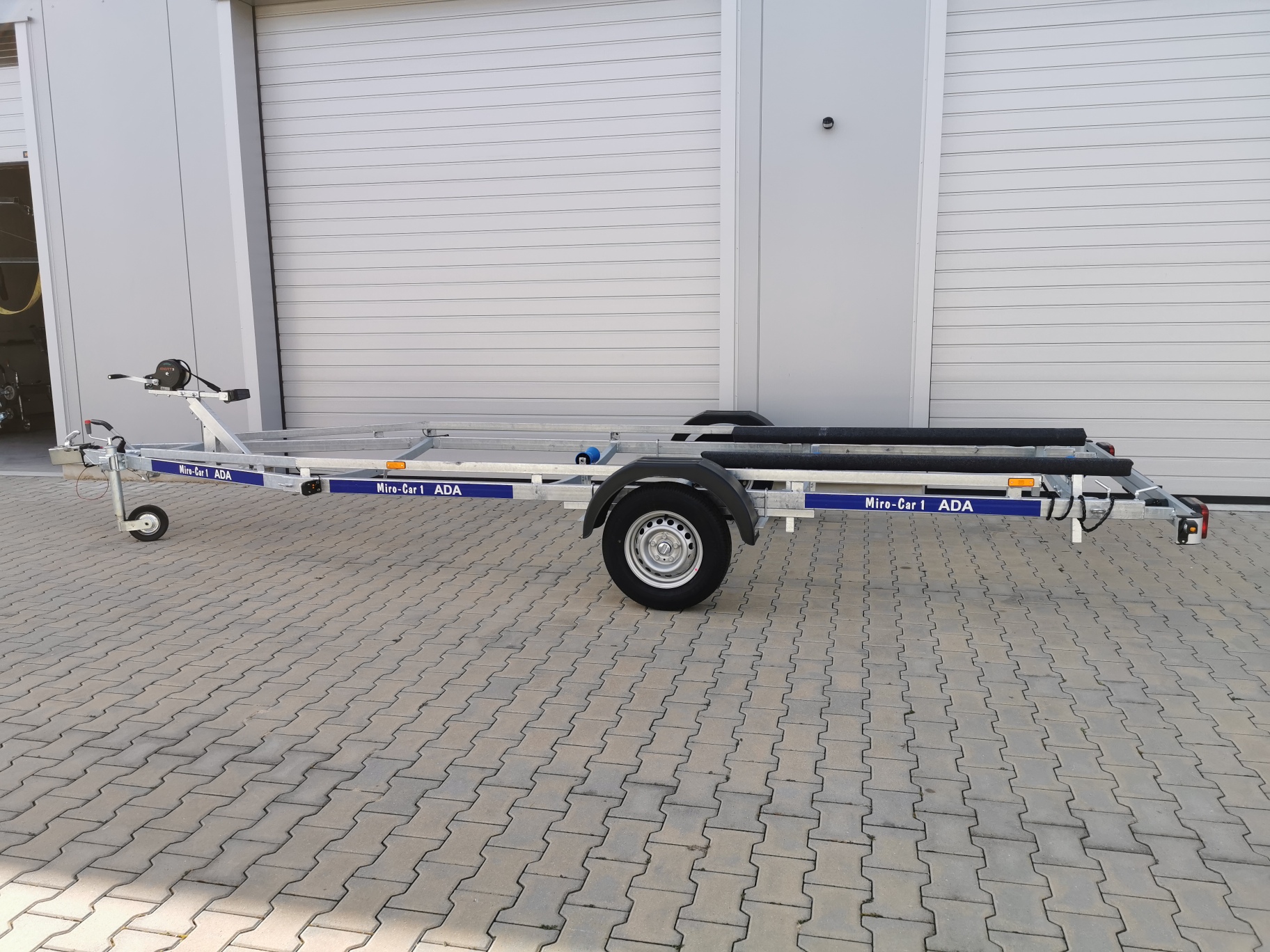 MCar ADA 1300 kg mit Längsträger